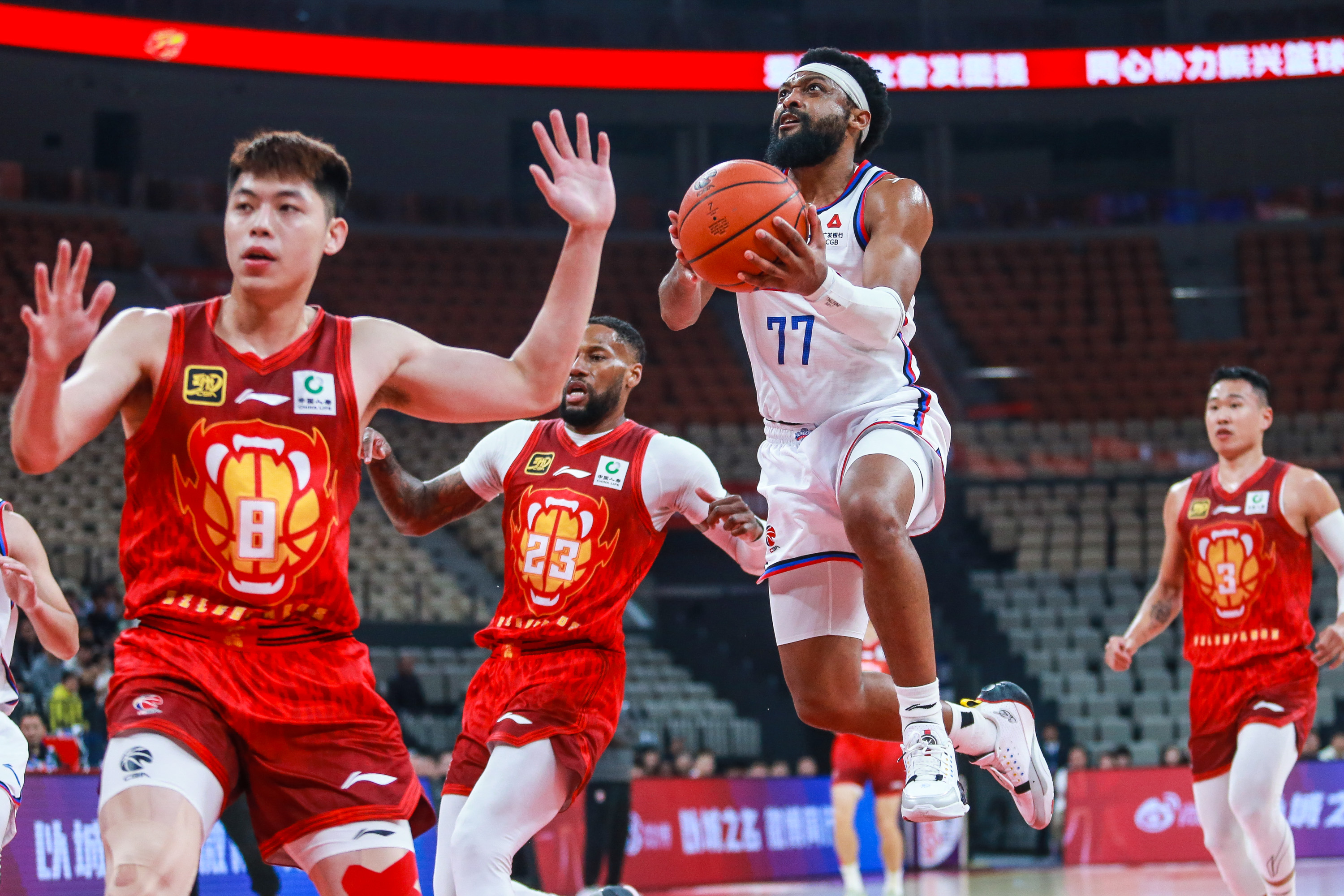 海星TV深圳男篮发布备战花絮；国际比赛日完成体检；亚冠任务艰巨；赛程密集仍需轮换的简单介绍