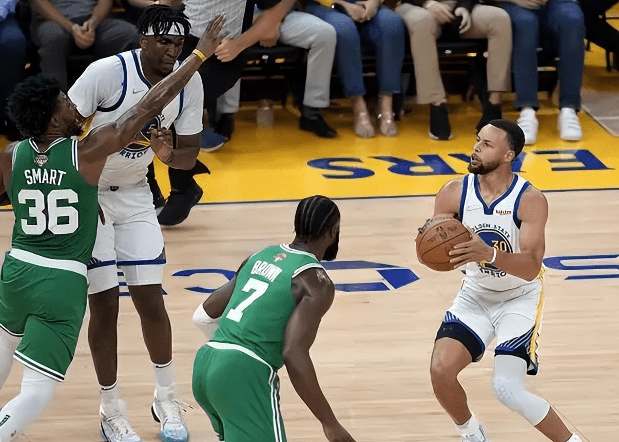 海星直播包含金州勇士训练开放日，国际比赛日扳平良机引欢呼，全明星赛在即，年轻球员得到机会的词条